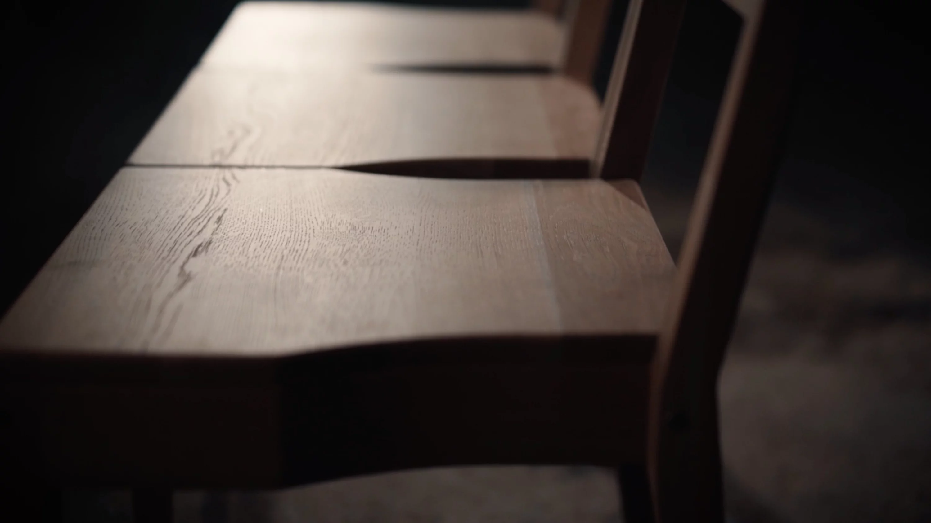 Minimalistyczny design możliwość podłączenia  i sztaplowane ławki kościelne ZOE